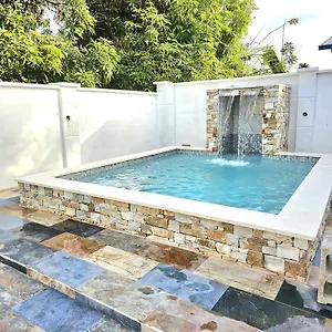 modern-3-bedroom-house-5-minutes-from-airport.comcaribbean.com/