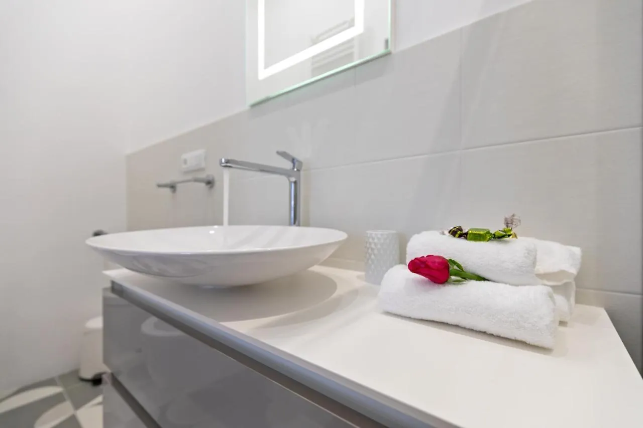 Buzzstays - Stylish Apartments Vatican Rome Downtown